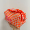 Estuche vichy naranja flúor con volante