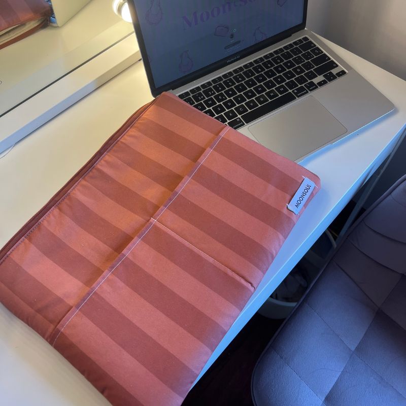 Funda ordenador / tablet rayas teja con bolsillo