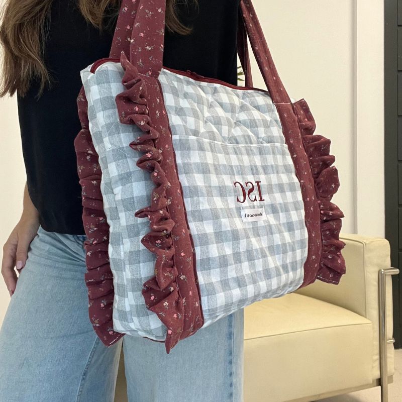 Bolso shopper acolchado pespuntes vichy grande gris con volante en las asas velvet