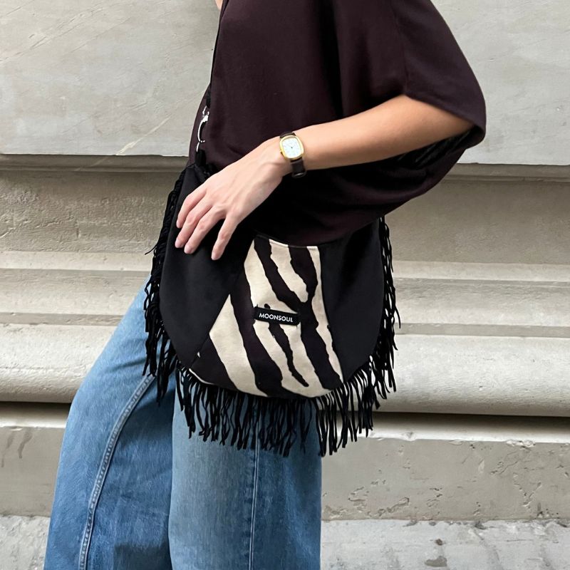 Bolso mediano combinado flecos cebra