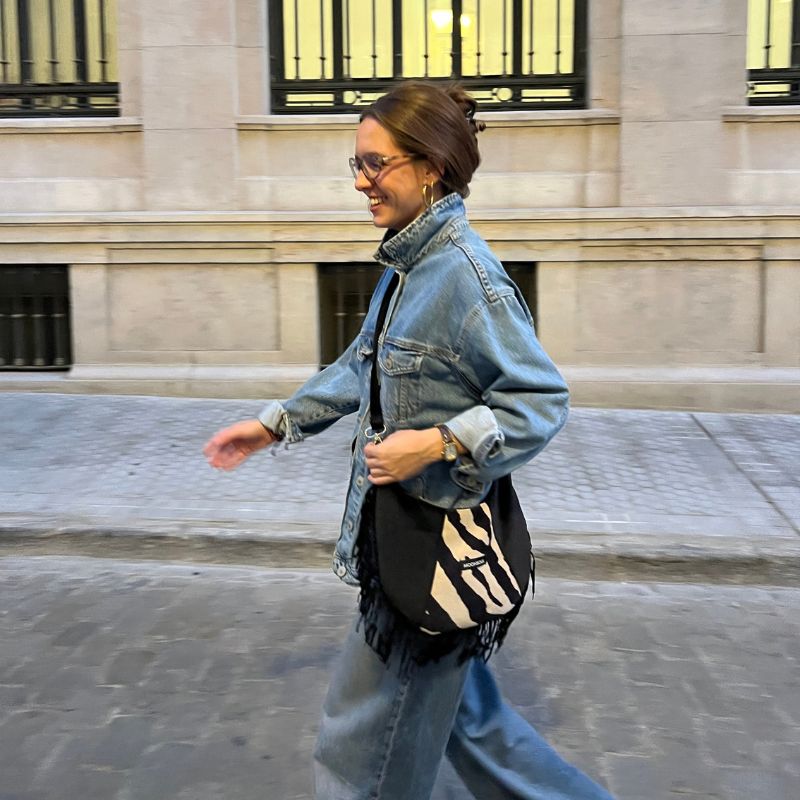 Bolso mediano combinado flecos cebra
