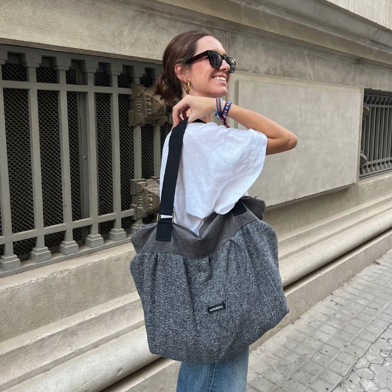 Bolso shopper fruncido gris