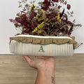 Estuche rayas finas beige con volante