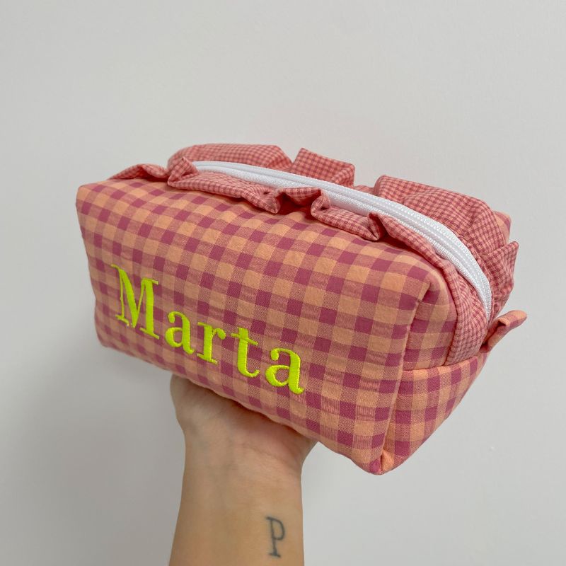 Estuche fina con volante
