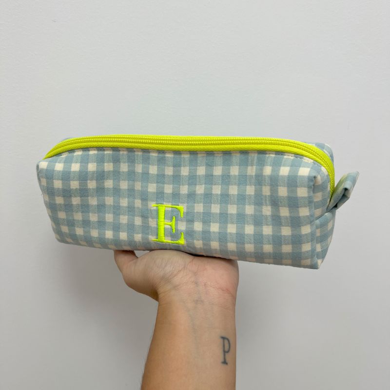 Estuche vichy celeste con cremallera amarillo flúor