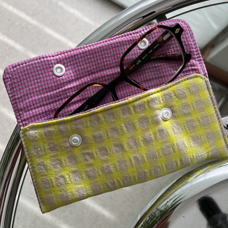 Funda gafas vichy amarillo flúor + emi pequeño